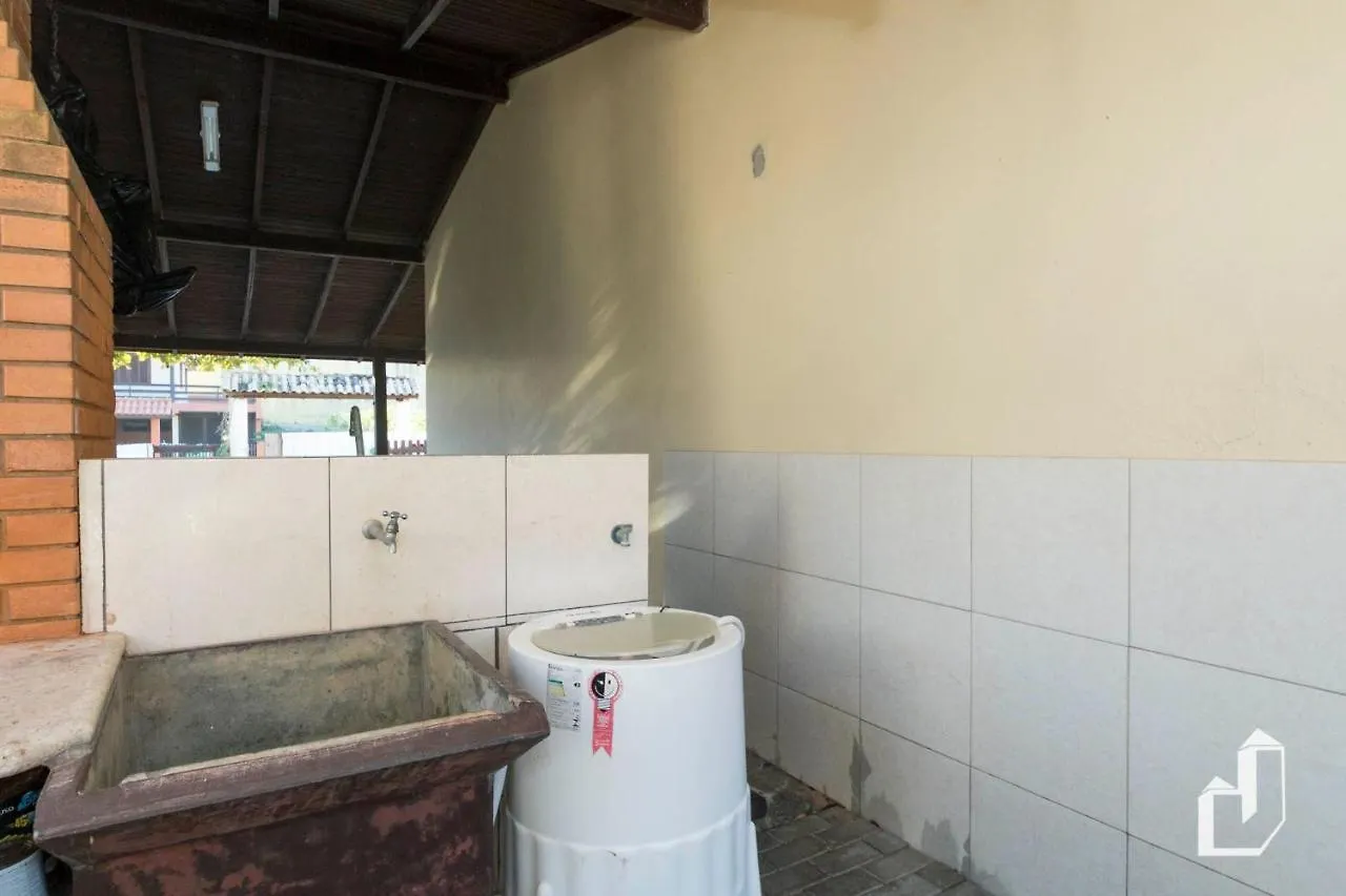 Holiday home Casa Com 03 Dormitorios Climatizados Com Berco Bombinhas