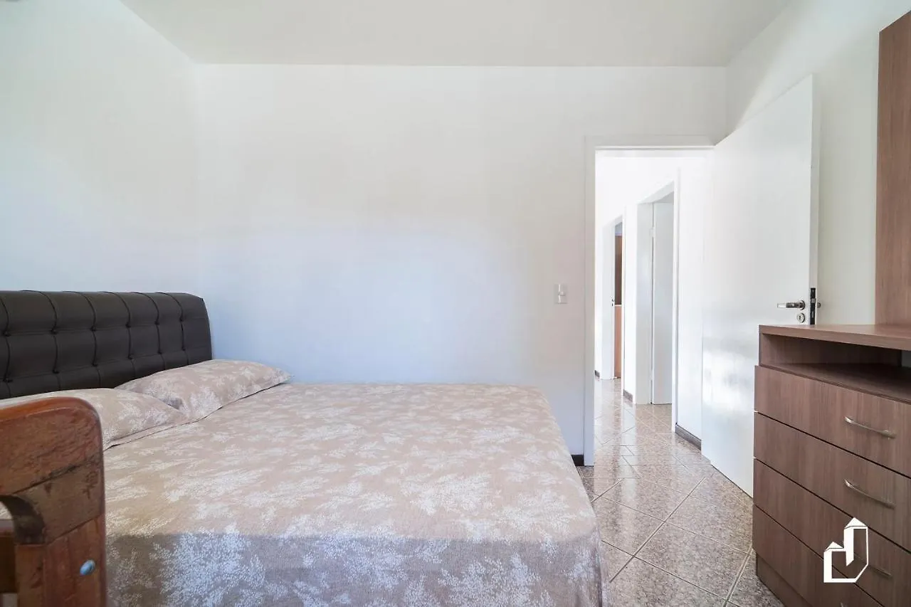 Casa Com 03 Dormitorios Climatizados Com Berco Bombinhas