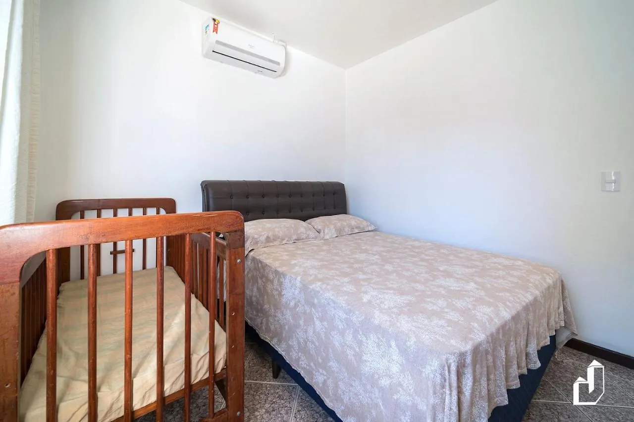 Casa Com 03 Dormitorios Climatizados Com Berco Bombinhas 0*,