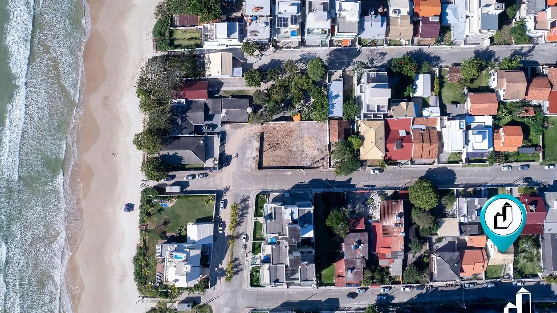 Casa Com 03 Dormitorios Climatizados Com Berco Bombinhas