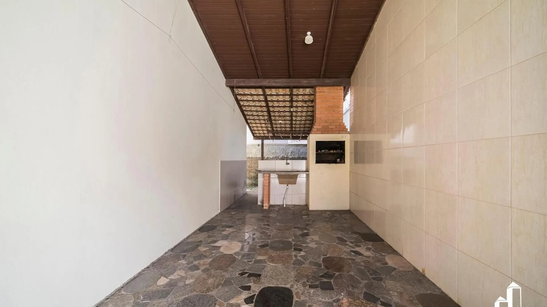 Casa Com 03 Dormitorios Climatizados Com Berco Bombinhas 0*,