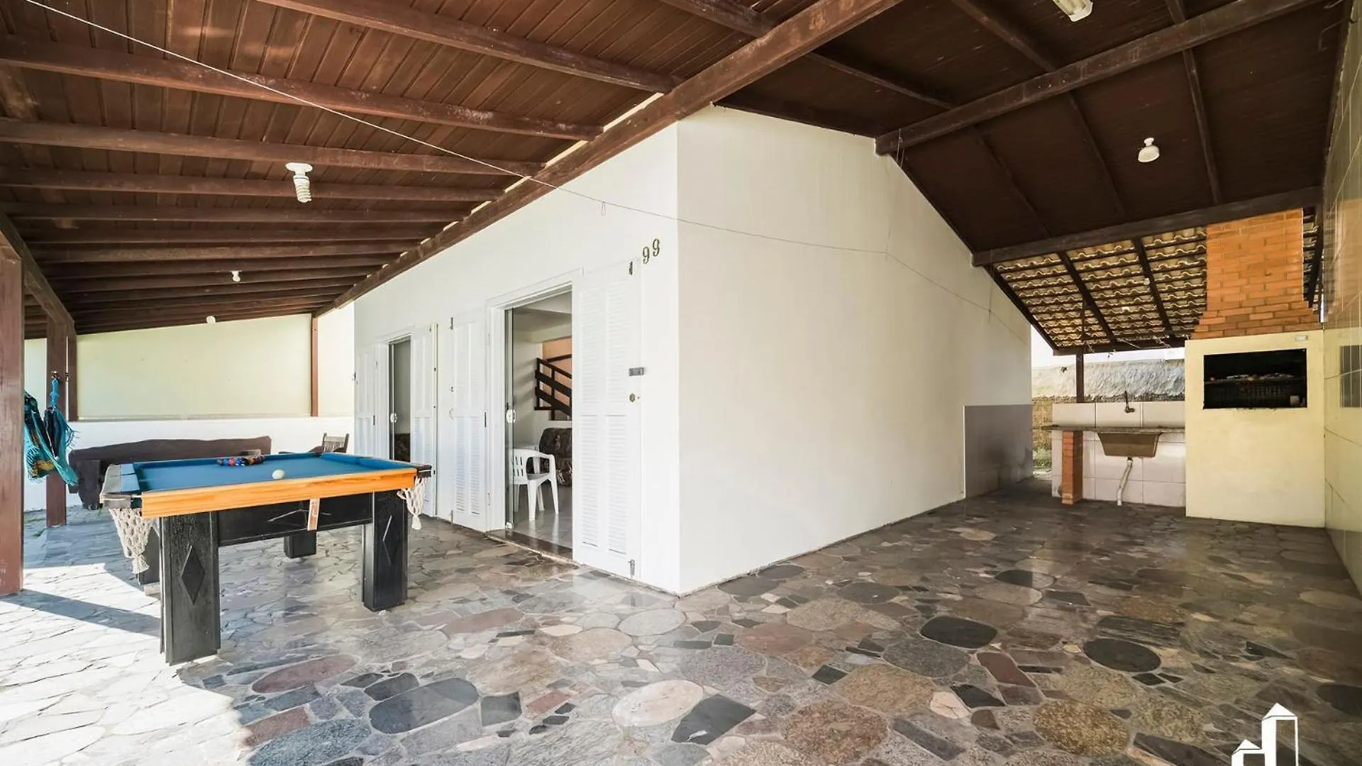 Casa Com 03 Dormitorios Climatizados Com Berco Bombinhas