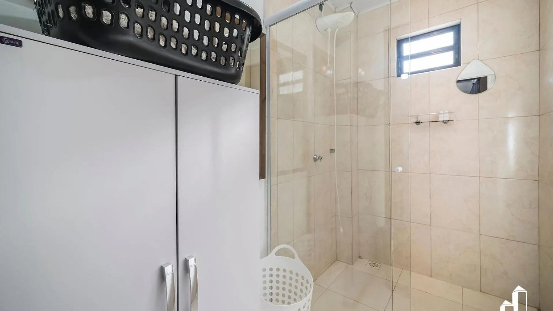 Casa Com 03 Dormitorios Climatizados Com Berco Bombinhas
