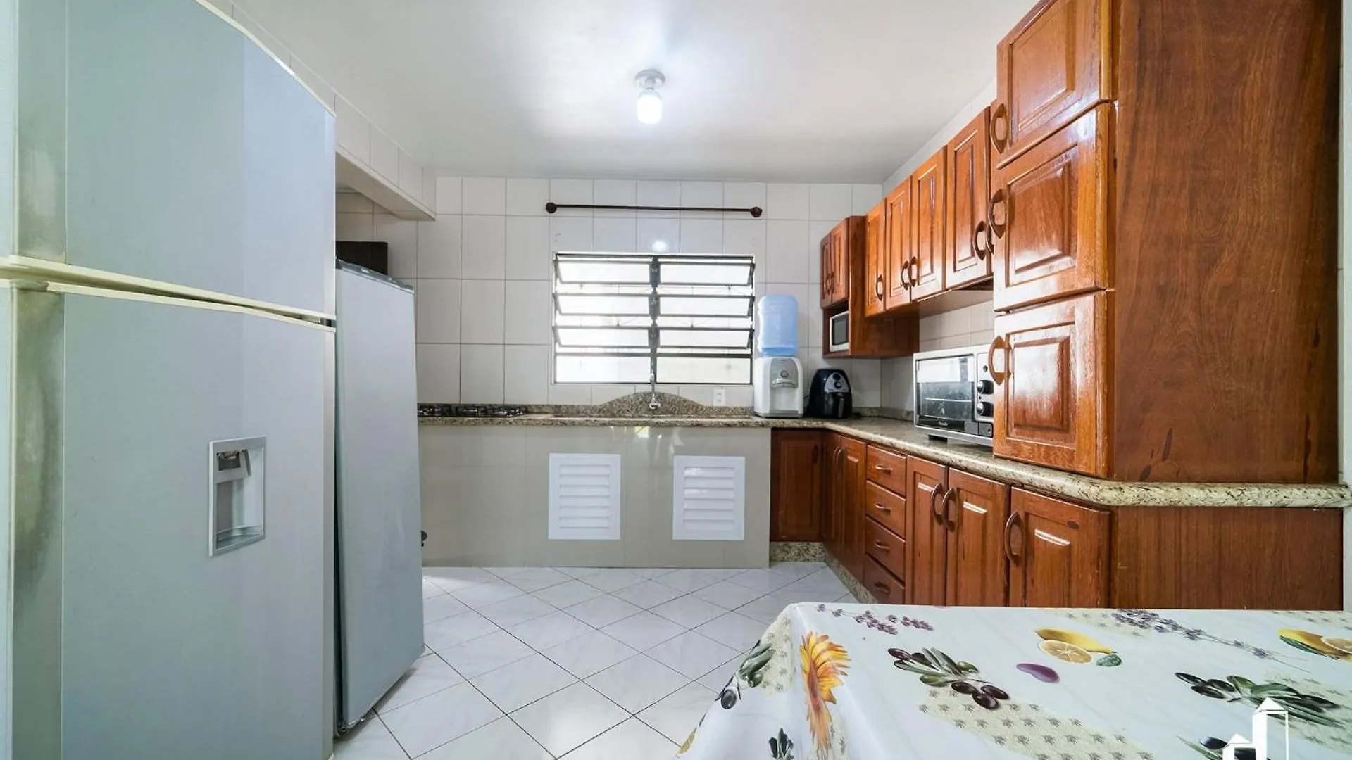 Casa Com 03 Dormitorios Climatizados Com Berco Bombinhas